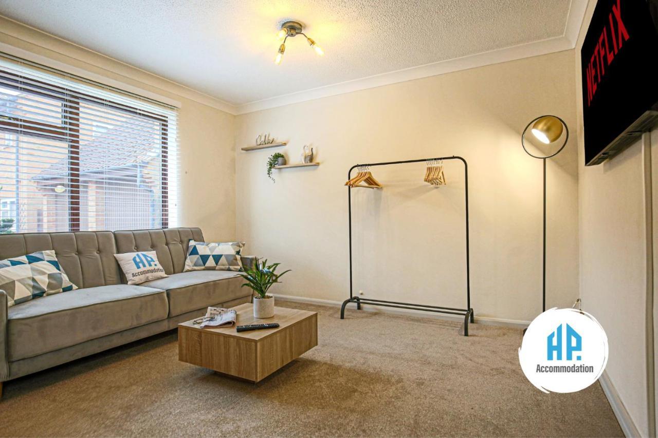 Apartment Homely Two Bedroom Bungalow In With Sky Tv, Free Wifi & Parking By Hp *