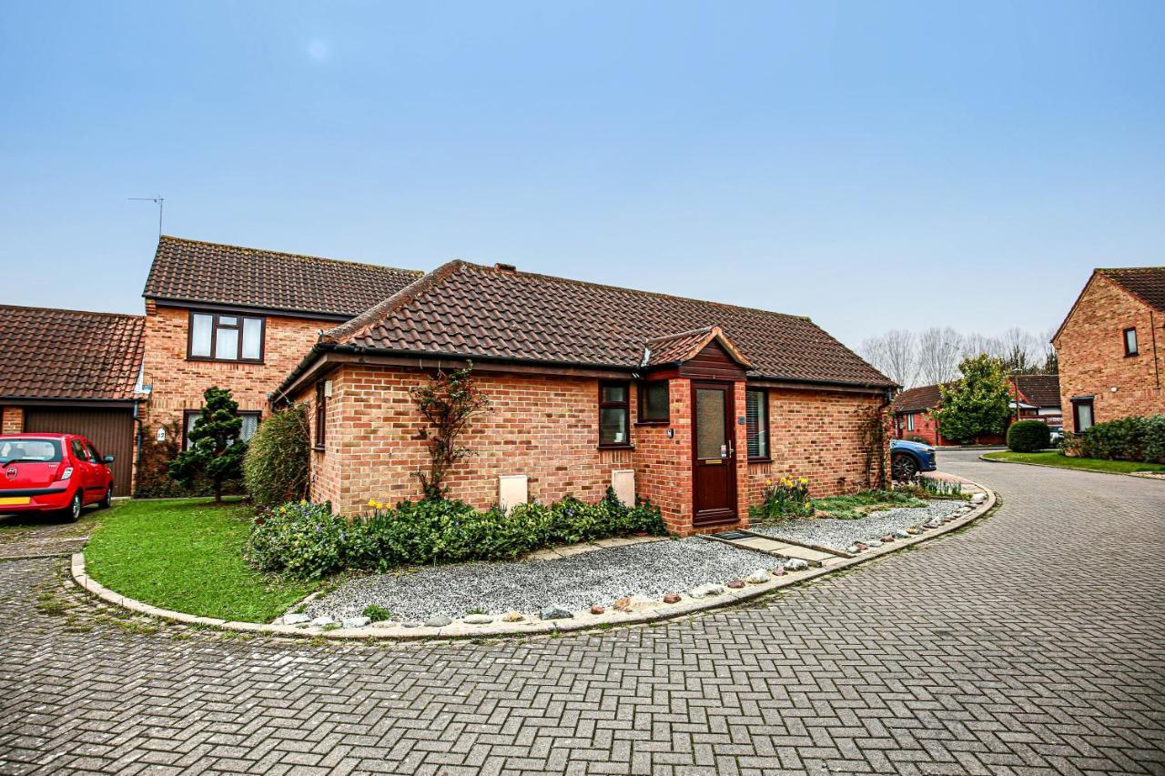 Apartment Homely Two Bedroom Bungalow In With Sky Tv, Free Wifi & Parking By Hp Milton Keynes